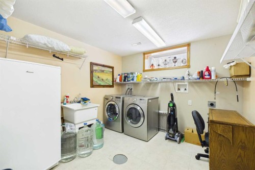 535 Cimarron Point, Okotoks, AB - Indoor Photo Showing Laundry Room