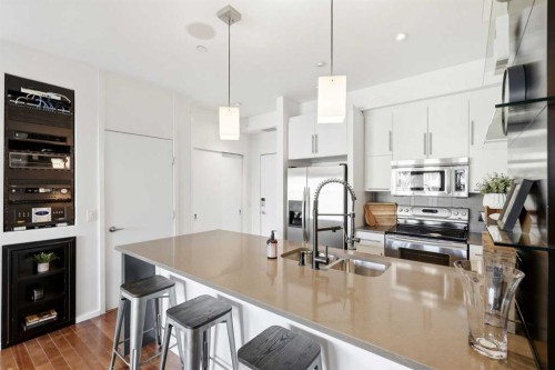 105-414 Meredith Road Ne, Calgary, AB - Indoor Photo Showing Kitchen With Stainless Steel Kitchen With Double Sink With Upgraded Kitchen