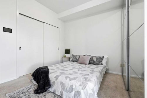 105-414 Meredith Road Ne, Calgary, AB - Indoor Photo Showing Bedroom