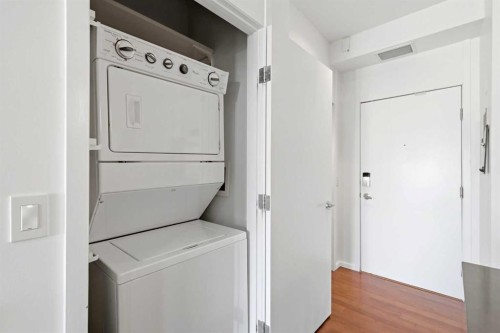 105-414 Meredith Road Ne, Calgary, AB - Indoor Photo Showing Laundry Room