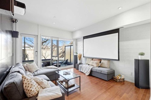 105-414 Meredith Road Ne, Calgary, AB - Indoor Photo Showing Living Room