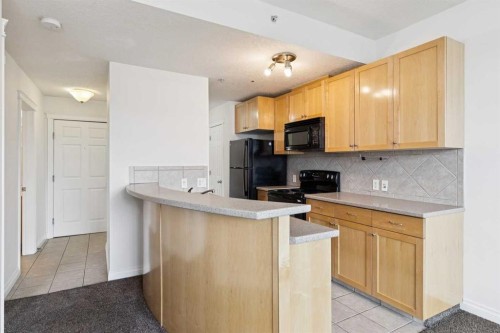 425-910 Centre Avenue Ne, Calgary, AB - Indoor Photo Showing Kitchen