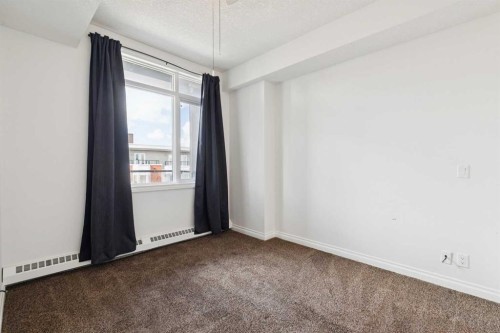 425-910 Centre Avenue Ne, Calgary, AB - Indoor Photo Showing Other Room