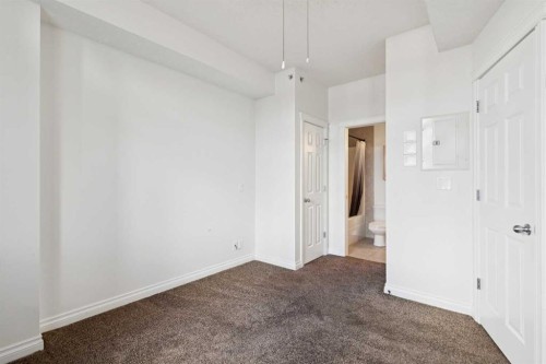 425-910 Centre Avenue Ne, Calgary, AB - Indoor Photo Showing Other Room