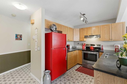 20 Covemeadow Manor Ne, Calgary, AB - Indoor Photo Showing Kitchen With Double Sink