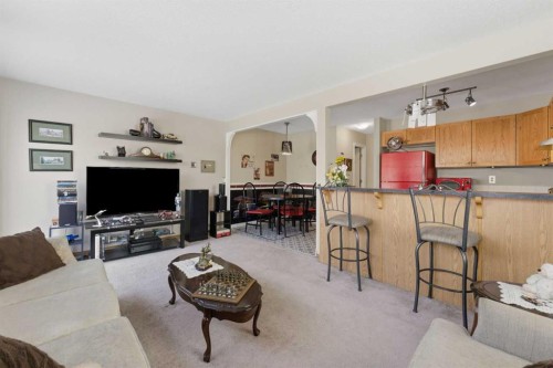 20 Covemeadow Manor Ne, Calgary, AB - Indoor Photo Showing Living Room