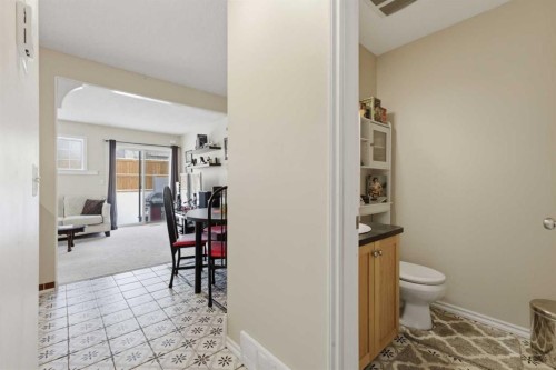 20 Covemeadow Manor Ne, Calgary, AB - Indoor Photo Showing Bathroom