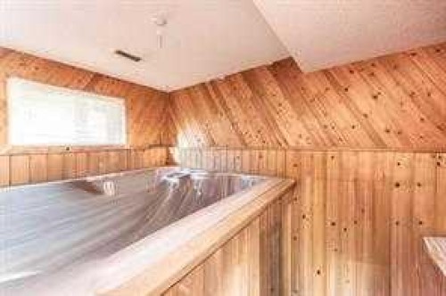 304 Whitefield Drive Ne, Calgary, AB - Indoor