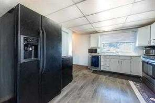 304 Whitefield Drive Ne, Calgary, AB - Indoor Photo Showing Kitchen