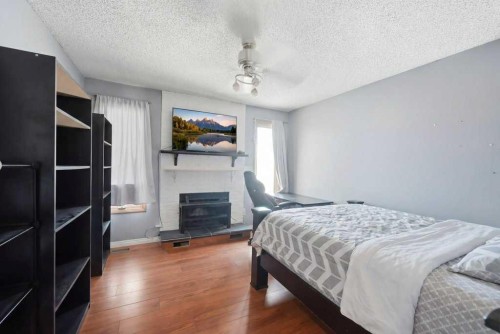 228 Castleridge Drive Ne, Calgary, AB - Indoor Photo Showing Bedroom