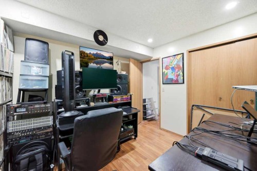 228 Castleridge Drive Ne, Calgary, AB - Indoor