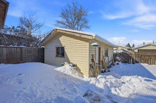 228 Castleridge Drive Ne, Calgary, AB - Outdoor