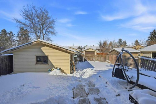 228 Castleridge Drive Ne, Calgary, AB - Outdoor