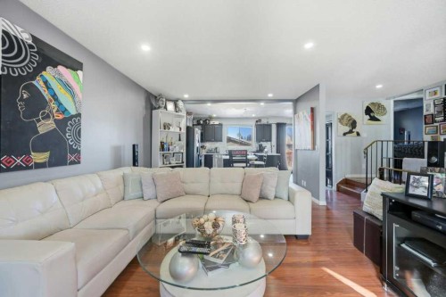 228 Castleridge Drive Ne, Calgary, AB - Indoor Photo Showing Living Room
