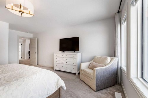 34 Rowmont Grove Nw, Calgary, AB - Indoor Photo Showing Bedroom