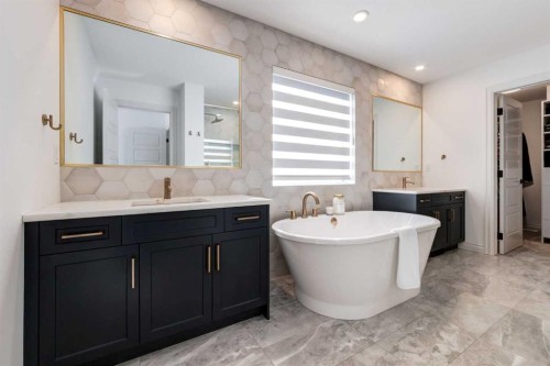34 Rowmont Grove Nw, Calgary, AB - Indoor Photo Showing Bathroom