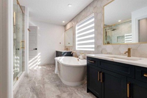 34 Rowmont Grove Nw, Calgary, AB - Indoor Photo Showing Bathroom