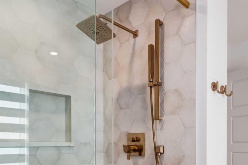 34 Rowmont Grove Nw, Calgary, AB - Indoor Photo Showing Bathroom