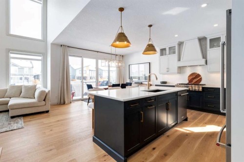 34 Rowmont Grove Nw, Calgary, AB - Indoor Photo Showing Kitchen With Upgraded Kitchen