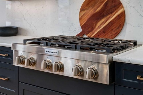 34 Rowmont Grove Nw, Calgary, AB - Indoor Photo Showing Kitchen