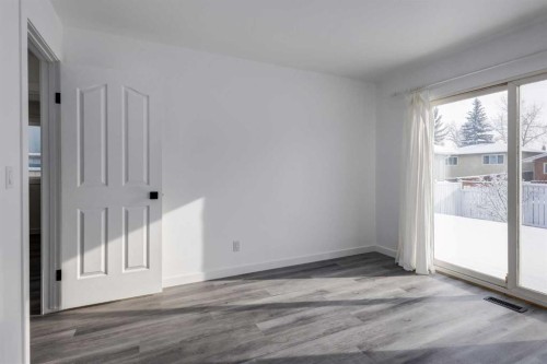 32 Midland Place Se, Calgary, AB - Indoor Photo Showing Other Room