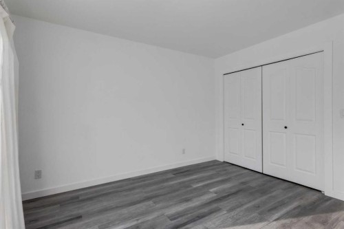 32 Midland Place Se, Calgary, AB - Indoor Photo Showing Other Room