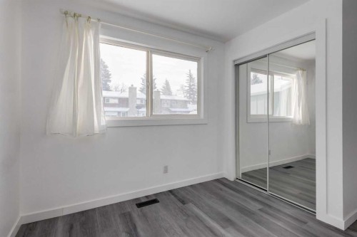 32 Midland Place Se, Calgary, AB - Indoor Photo Showing Other Room