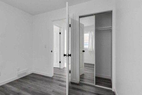 32 Midland Place Se, Calgary, AB - Indoor Photo Showing Other Room