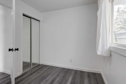 32 Midland Place Se, Calgary, AB - Indoor Photo Showing Other Room