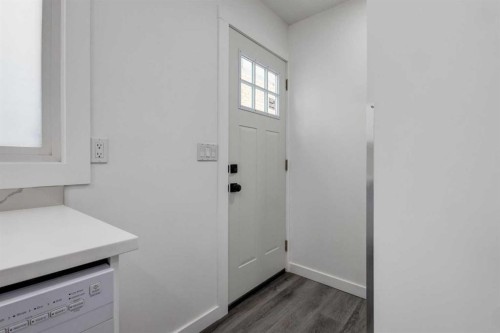 32 Midland Place Se, Calgary, AB - Indoor Photo Showing Other Room