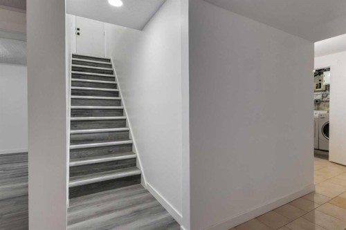 32 Midland Place Se, Calgary, AB - Indoor Photo Showing Other Room