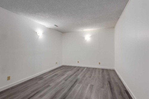 32 Midland Place Se, Calgary, AB - Indoor Photo Showing Other Room