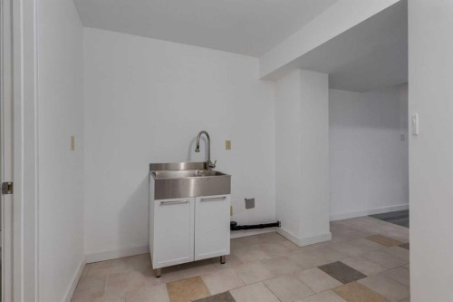 32 Midland Place Se, Calgary, AB - Indoor Photo Showing Other Room