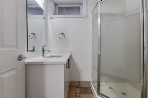 32 Midland Place Se, Calgary, AB - Indoor Photo Showing Bathroom