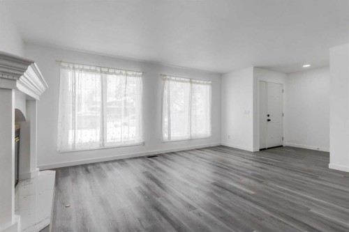 32 Midland Place Se, Calgary, AB - Indoor Photo Showing Other Room