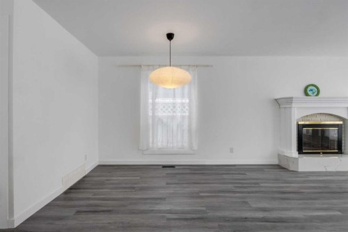 32 Midland Place Se, Calgary, AB - Indoor Photo Showing Other Room