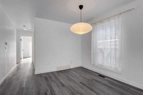32 Midland Place Se, Calgary, AB - Indoor Photo Showing Other Room