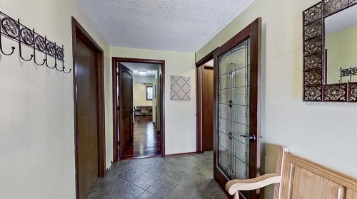 5801/5803 Dalgleish Road Nw, Calgary, AB - Indoor Photo Showing Other Room