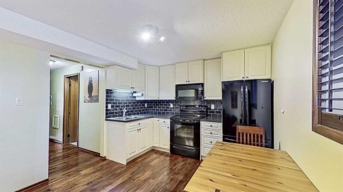 5801/5803 Dalgleish Road Nw, Calgary, AB - Indoor Photo Showing Kitchen