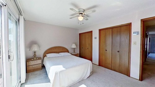 5801/5803 Dalgleish Road Nw, Calgary, AB - Indoor Photo Showing Bedroom