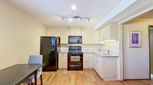 5801/5803 Dalgleish Road Nw, Calgary, AB - Indoor Photo Showing Kitchen With Double Sink