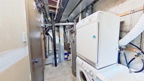 5801/5803 Dalgleish Road Nw, Calgary, AB - Indoor Photo Showing Laundry Room