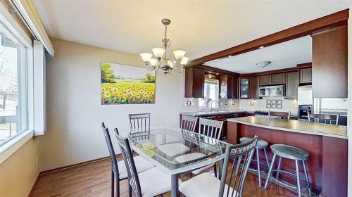 5801/5803 Dalgleish Road Nw, Calgary, AB - Indoor Photo Showing Dining Room