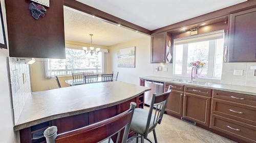 5801/5803 Dalgleish Road Nw, Calgary, AB - Indoor Photo Showing Other Room