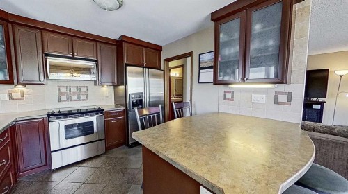 5801/5803 Dalgleish Road Nw, Calgary, AB - Indoor Photo Showing Kitchen