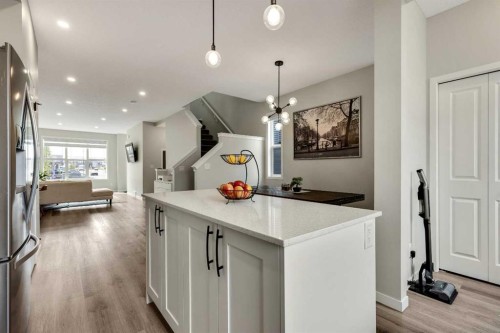 46 Creekstone Path Sw, Calgary, AB - Indoor Photo Showing Kitchen