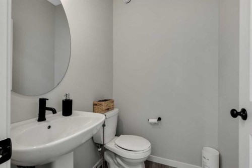 46 Creekstone Path Sw, Calgary, AB - Indoor Photo Showing Bathroom