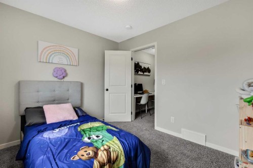 46 Creekstone Path Sw, Calgary, AB - Indoor Photo Showing Bedroom