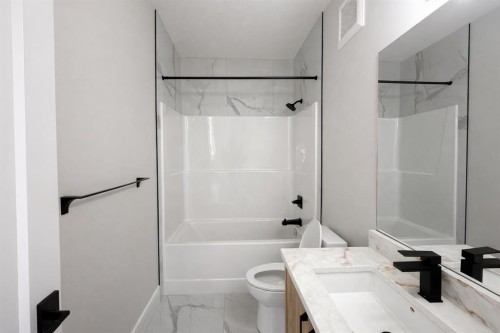 852 Dawson Point, Chestermere, AB - Indoor Photo Showing Bathroom