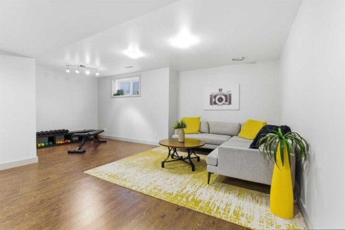54 Wentworth Common Sw, Calgary, AB - Indoor Photo Showing Living Room